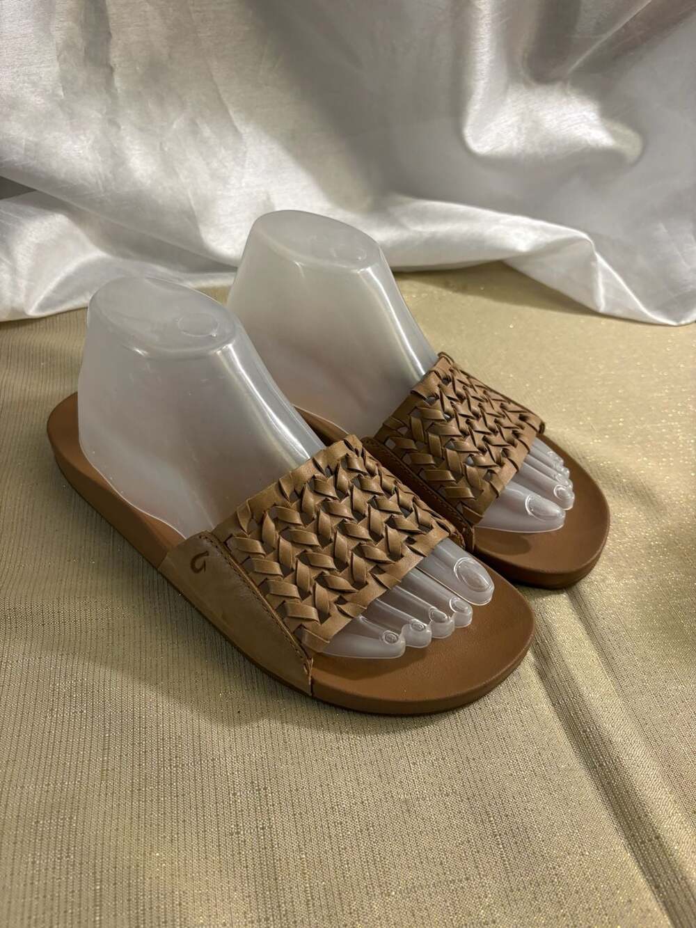 OluKai Kamola Slide Sandal Size 10 Tan Leather